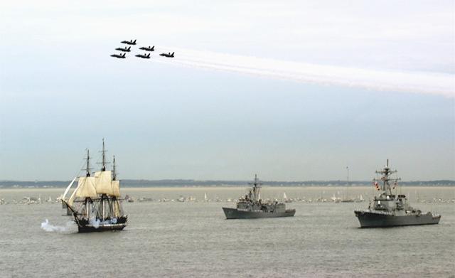 USS Cosatitution in parade - by courtesy of US Navy - Der/die/das Allmächtige widerspricht dem Vorfindlichen