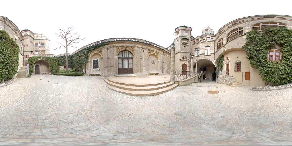 Schopenhauertreppe zwischen Schlosshof und Portugiesischer Gallerie.