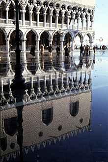 Palazzo Ducale, Venedig auf dem Wasser stehend - mit Link Sonder HP Vortrag Paradoxa