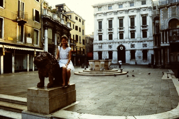 Darf und kann Venezia, - oder immerhin/sogar ihre Zofe, - mit/auf dem (Markus-)Löwen reiten (Eminenz)?